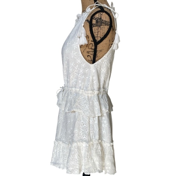 Skylar + Madison NEW White Eyelet Keyhole Smocked Summer Mini Dress Womens Small - Picture 3 of 13